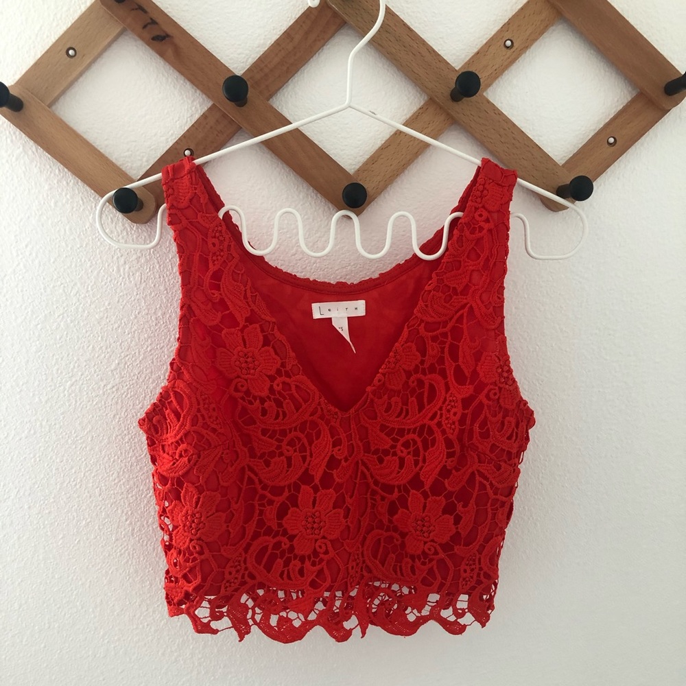 Floral lace crop